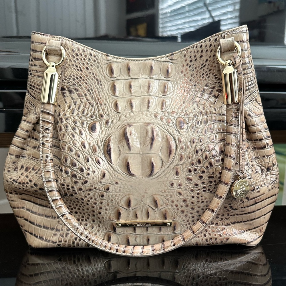 Brahmin shoulder bag. 3 compartments.
